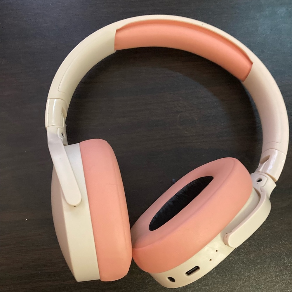 Pink Wireless Headphones – Cute, Comfy, and Mysteriously Brandless
